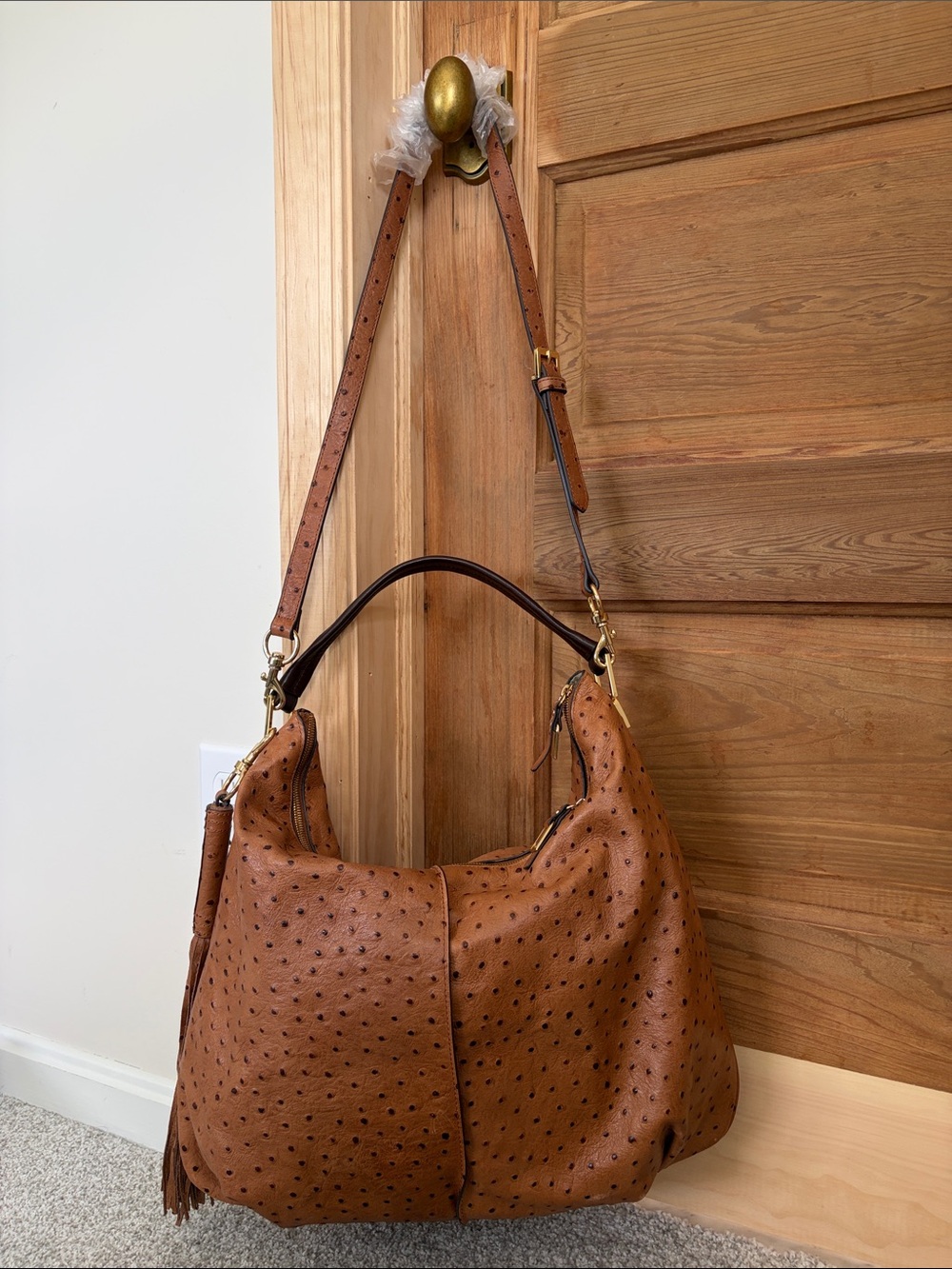 G.I.L.I. 🍂 Tan Textured Shoulder Hobo Bag with Shoulder Strap | EUC
